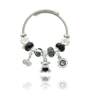 Biżuteria bransoletka Yvon w kolorze czarnym srebrnym z zawieszkami w kształcie misia i kwiatka stylizowana na pandorkę