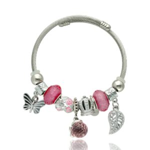 Różowa bransoletka z zawieszkami