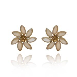 Kolczyki typu sztyfty firmy Yvon w kolorze beżowym ze szkła fasetowanego w kształcie kwiatów
