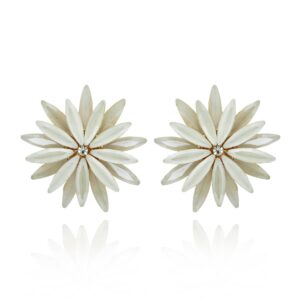 Kolczyki typu sztyfty firmy Yvon w kolorze białym na wesele